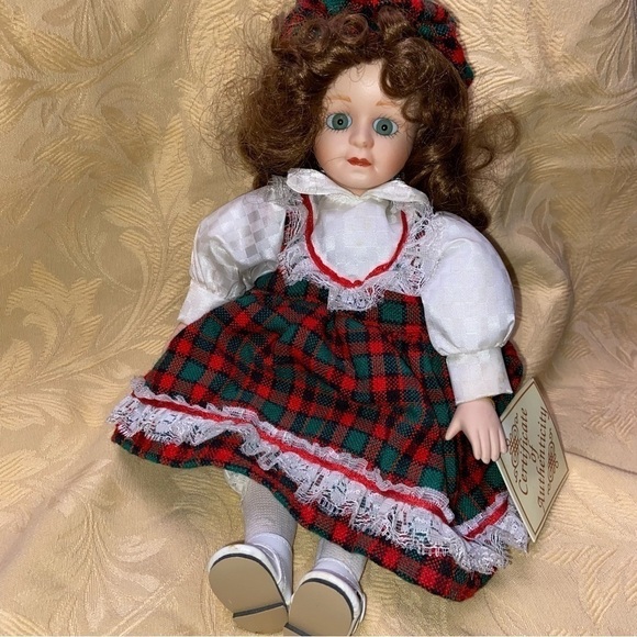 NWT Soft Expressions doll moves her head as “Some Enchanted Evening” plays. - Picture 5 of 13